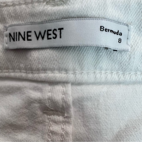 Nine West Women’s Bermuda Shorts Sz 8 White Frayed Hems Pockets Stretch - Picture 3 of 10